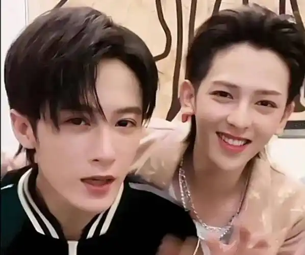 大红后也不忘兄弟,檀健次义气出席好友演唱会_符龙飞_嘉宾_热度