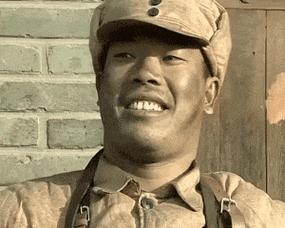 友军纷纷从他面前路过,王有胜露出了一脸骄傲的表情,正巧.