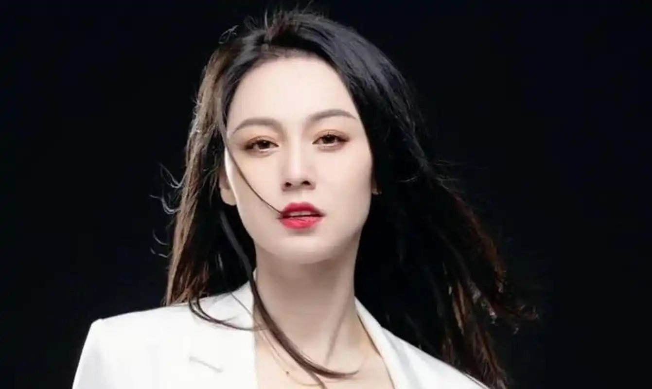 中国湖南 80 后 女歌手—唐艺  唐艺,1983年10月2日出生于湖南,中国