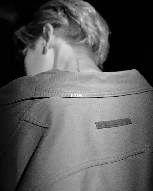 边伯贤  #边伯贤纹身  眼线笔画来过过瘾 边伯贤同款