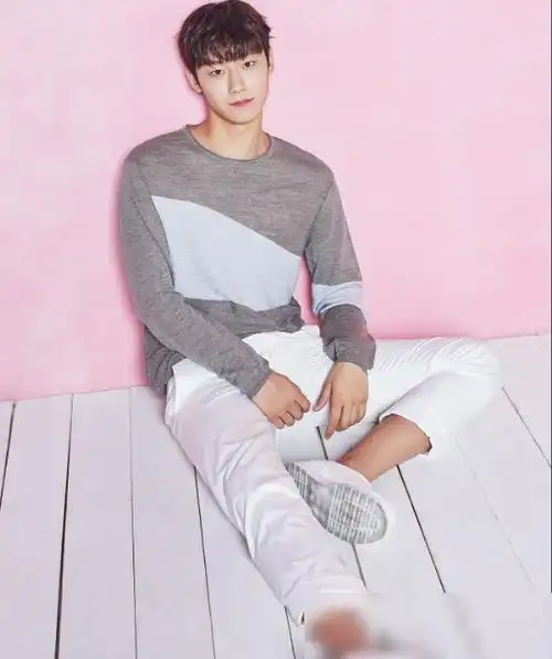 李到晛新剧穿着校服化身温暖学长就是女生眼中初恋的模样