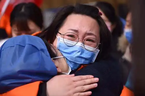 王新光:用镜头记录抗"疫"一线的感人瞬间