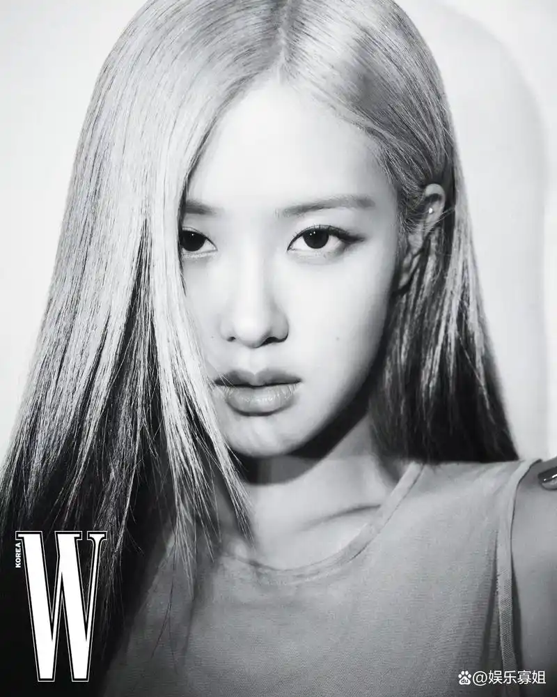 朴彩英《w korea》12月刊封面画报,白黑渐变新发色好漂亮