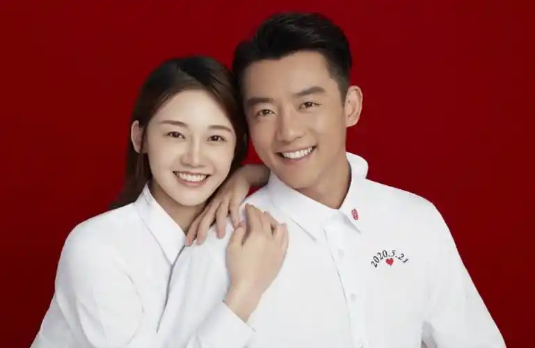 郑恺苗苗夫妻合体网络平台频频秀恩爱前女友发文疑似挥手旧爱