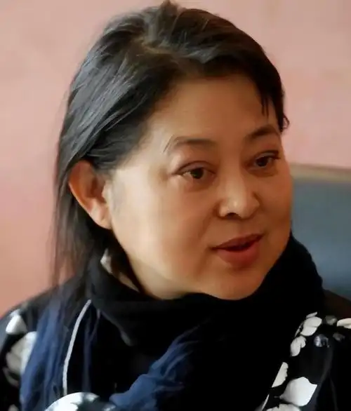 10位女星生娃前后对比,普遍满脸油光,身材臃肿,仅3位光鲜亮丽