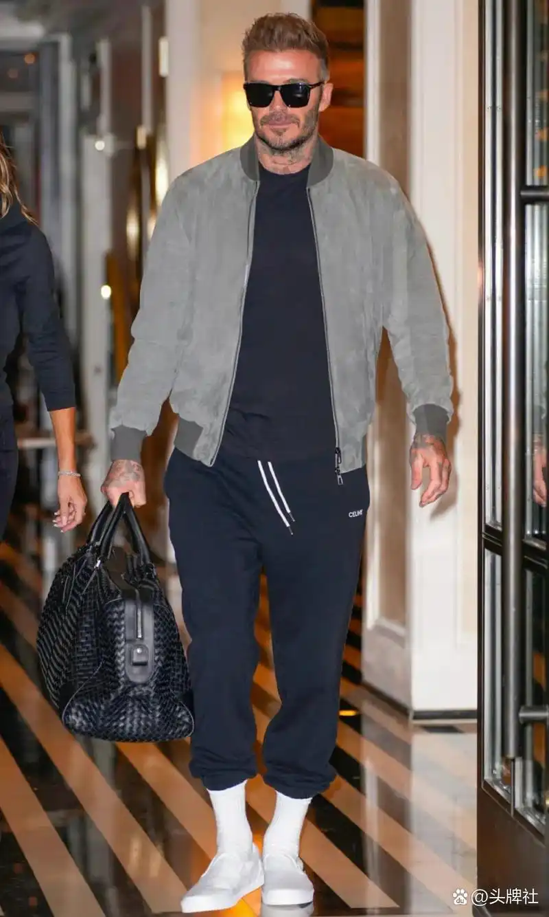 英伦风型男贝克汉姆的街拍穿搭,太酷了!