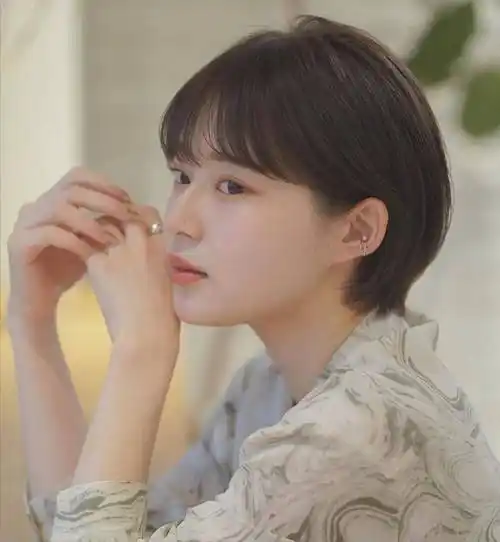 今年流行"露耳短发",尤其是这4种类型,可甜可盐,时尚又减龄_刘海_女性