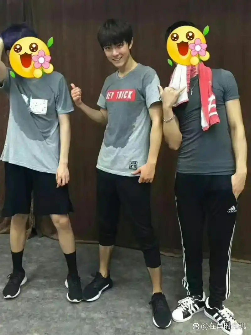 学生时期的肖战,真是奶帅有型!