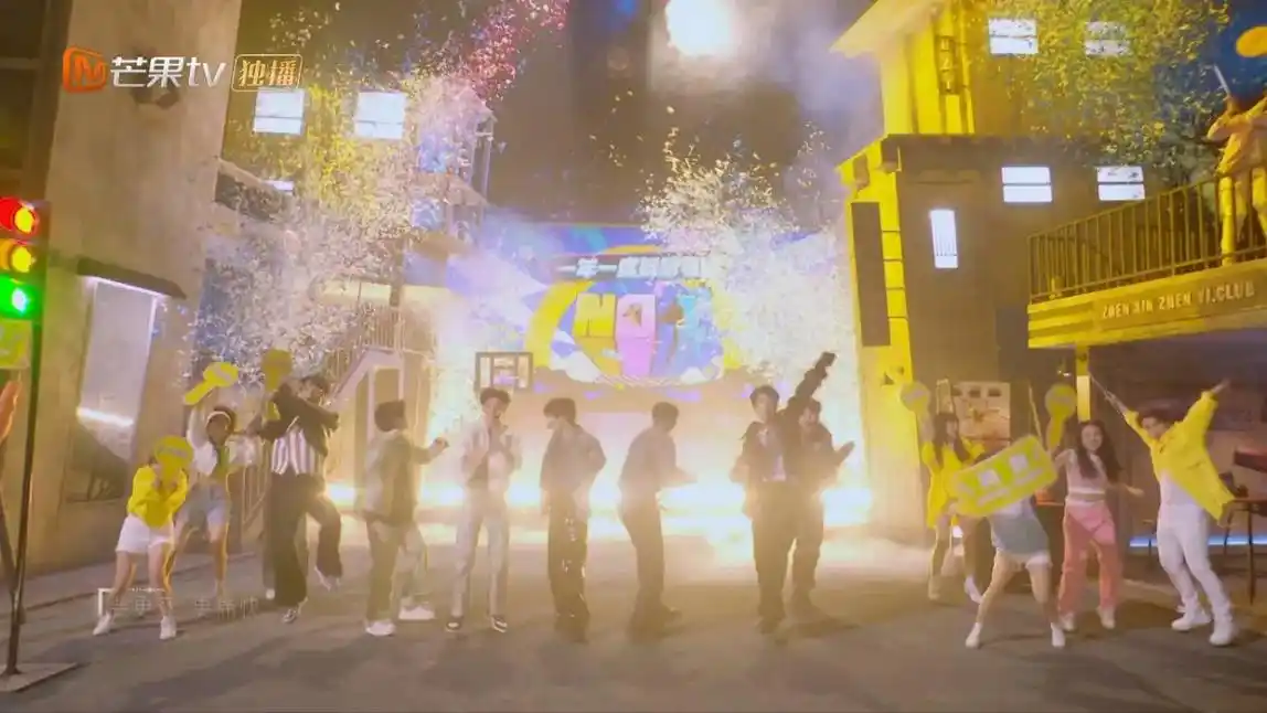 南波万 #明星大侦探侦心侦意新春演唱会 #名侦探学院 #群 - 抖音