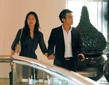 霍启仁与女友rebecca lo.(资料图)