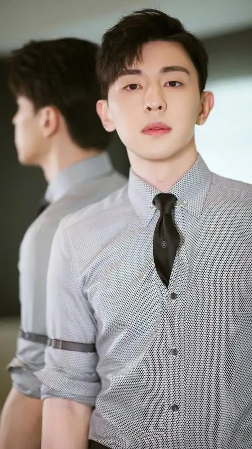 帅气男神邓伦时尚写真,高清图片,手机锁屏桌面-壁纸族