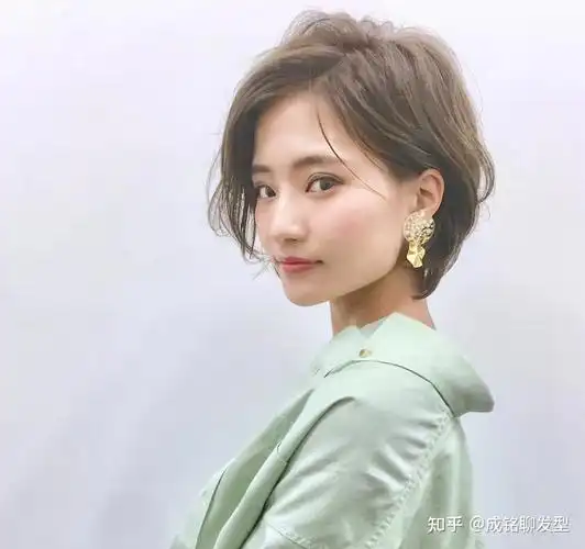 35岁左右女人适合什么发型三组时尚减龄的日系发型简单显气质