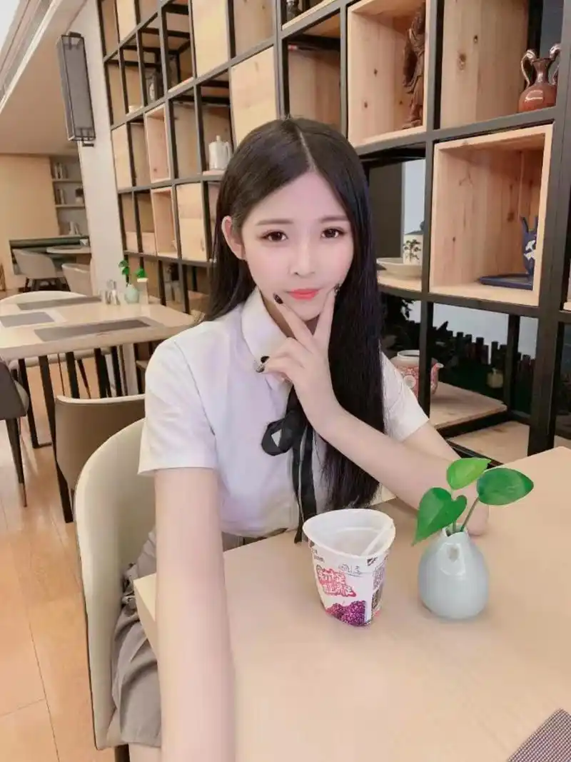 我朋友的女朋友,这样算漂亮吗