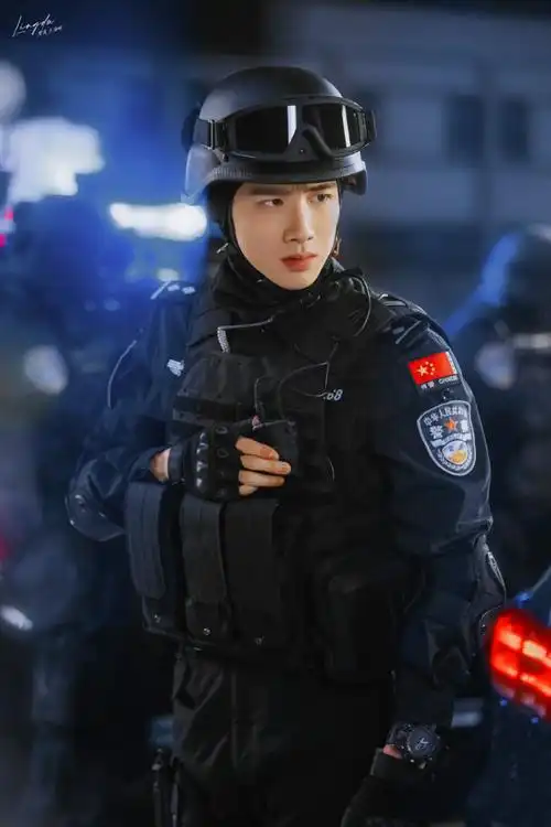 白敬亭特警造型│颜值身材都超棒的特警邢克垒你爱了吗