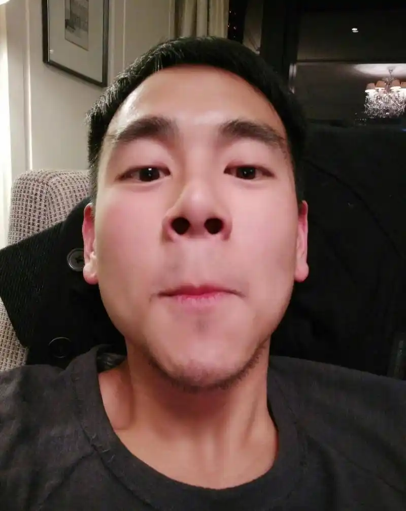 彭于晏 ,  早,  彭·自拍无法停下来才怪·于晏的可爱九宫格.