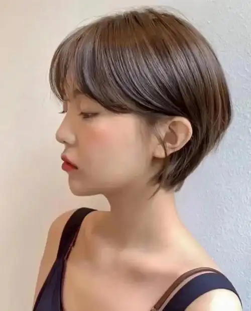 前面搭配的是薄碎的齐刘海,真的不仅能