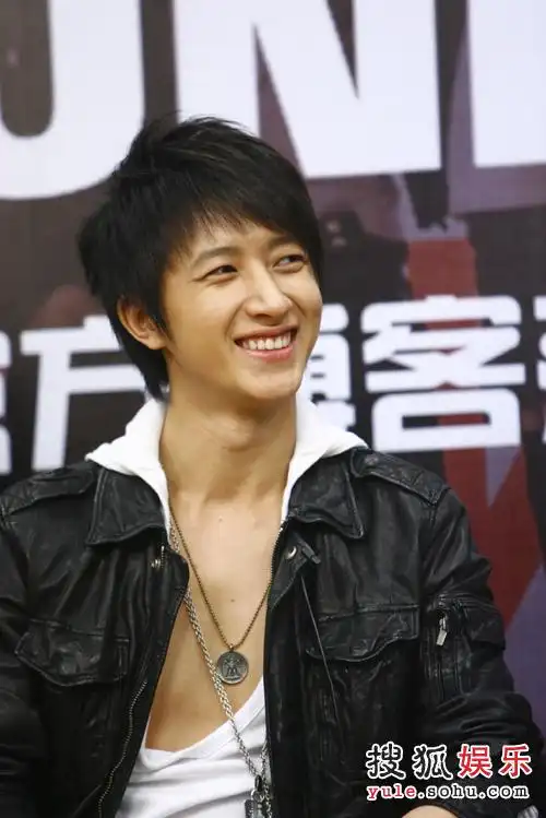 韩庚笑得灿烂:我都成了叔叔啦?