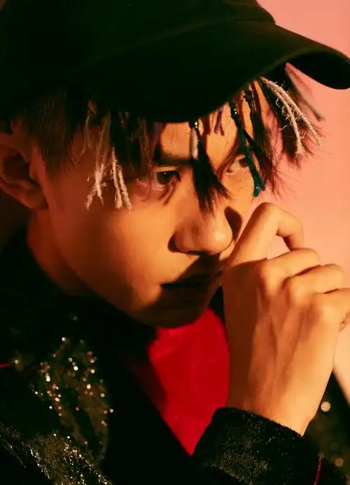 易烊千玺图片 易烊千玺帅气高清写真 _ 图片网