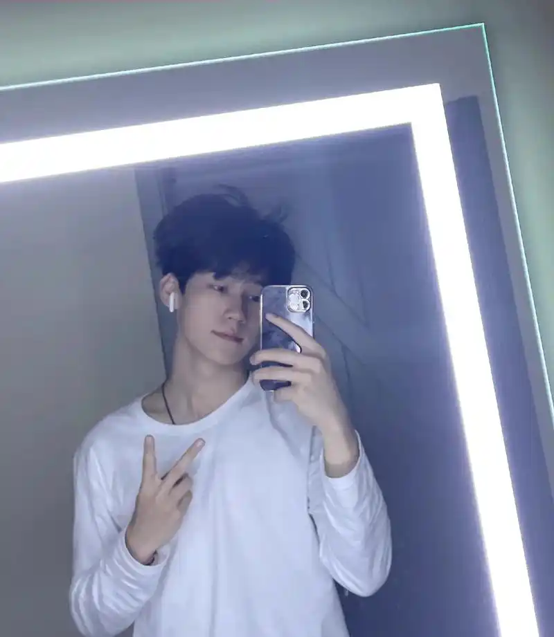 张真源 那些年张哥的绝世对镜自拍#张真源做梦素材 最近简直 - 兑音