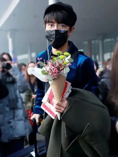 肖战机场照17170101澳门76北京一