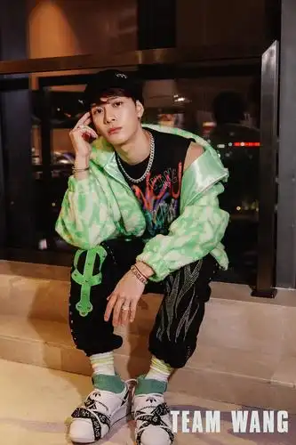 王嘉尔怎么样都好看十五戴毛线帽最帅的明星