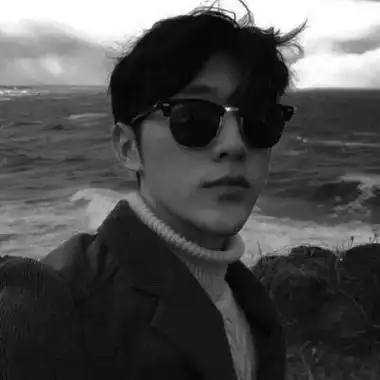 男生头像频道提供更多与最火,高冷,成熟,冷酷,气质男头相关的头像图片