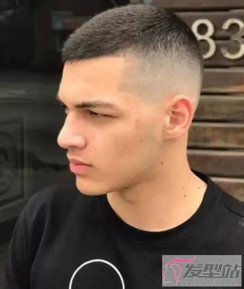 男生帅气板寸造型 简约利落太有男人味