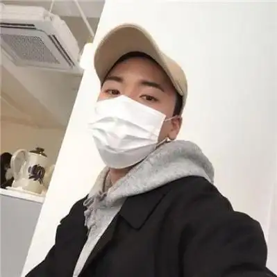 戴口罩的男生头像让我们人人戴口罩中国加油