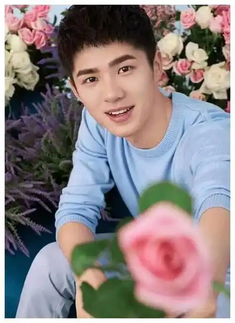 刘昊然糙汉风火爆,飞驰人生2票房大卖,新片解密春节档!