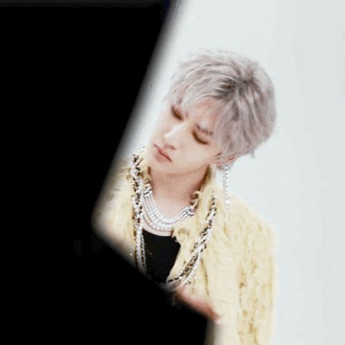 王一博请你不要放弃各种花里胡哨的发色