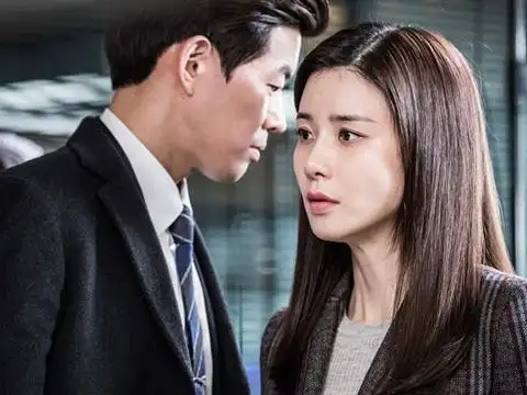 《悄悄话》播出一周后就获得了"反应韩国现实,完成度高的电视剧"的