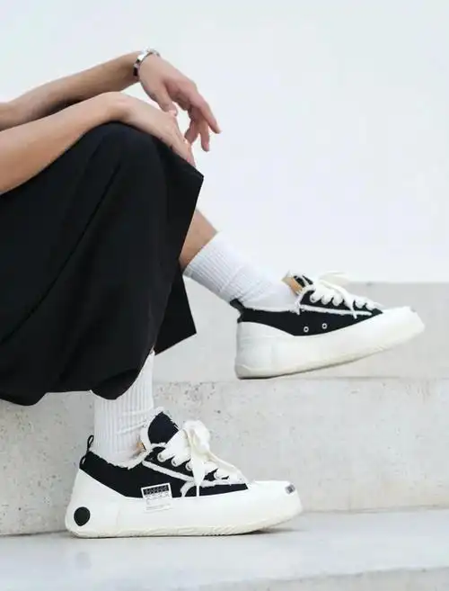 秋季适配度最高的面包鞋穿搭来了!我不可以胖但鞋子可以插图9