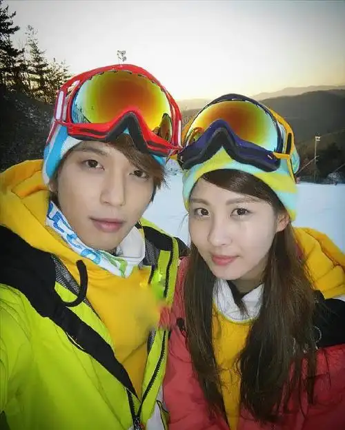 组图:古早cp突然发糖!"红薯夫妇"郑容和徐贤再次同台