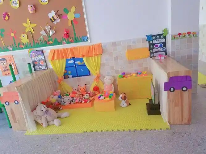 这是我们的"娃娃家",小朋友在这里玩过家家游戏,发展语言能力和社会