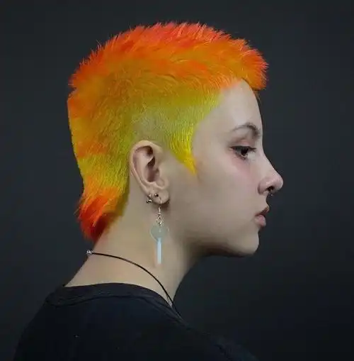 橘色和黄色渐变混染发寸头发型,时尚效果满分,好看到已经无法用言语