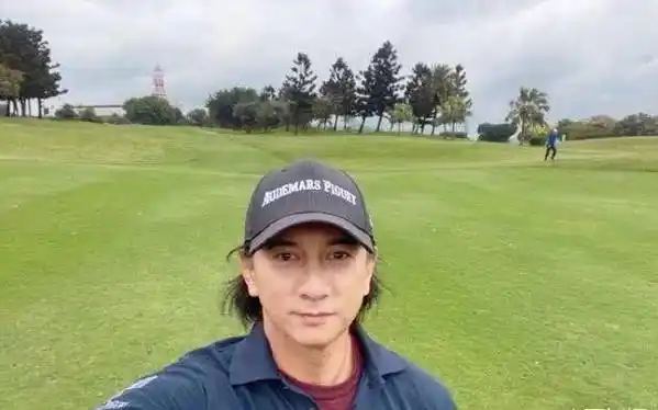 刘诗诗最新杂志出炉,飘逸长发知性优雅,当妈后少女气息仍不减_吴奇隆