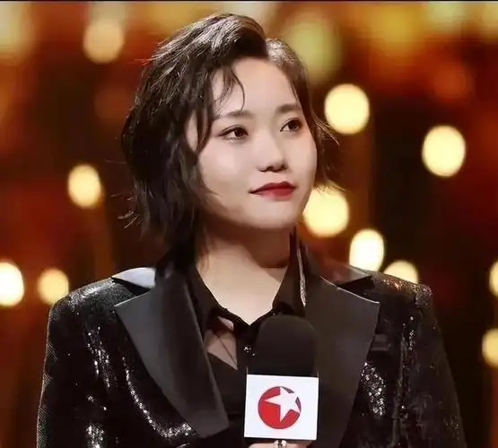 北大才女李雪琴获得大众认可她的成功是偶然还是靠实力