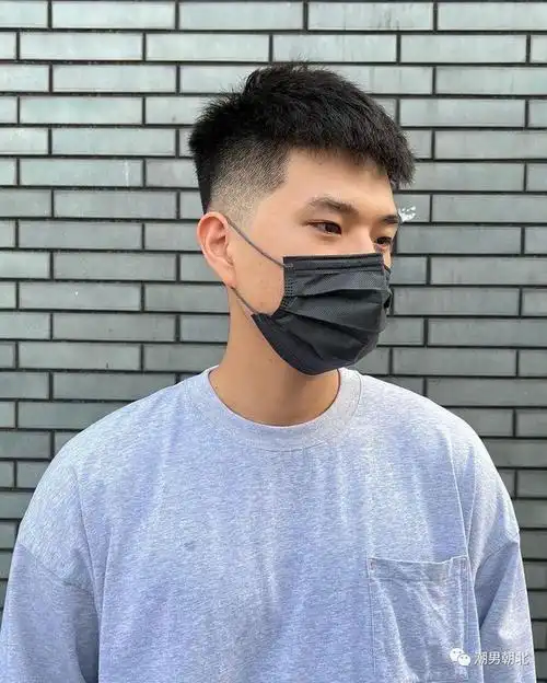 二十几岁男生别剪这些发型试试这款两边铲短发干净又帅气