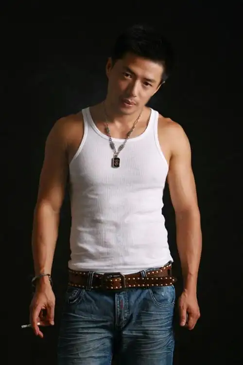 男人肩上扛天下