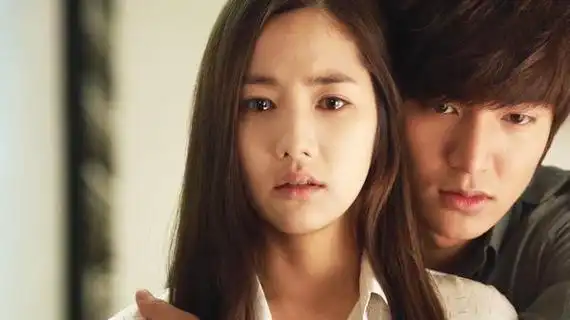 李敏镐现任女友大揭秘与《继承者们》朴信惠有暧昧