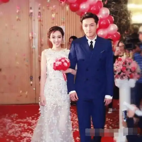 胡歌也官宣结婚了!没想到新娘是小六岁的她,网友:老胡藏得很深啊