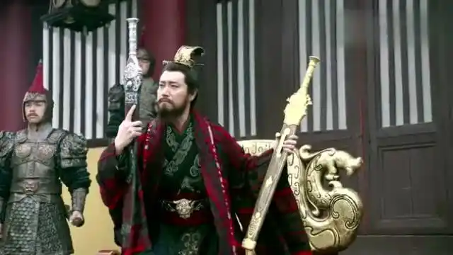 武神赵子龙青釭剑倚天剑几经周折现在到了曹操的手上