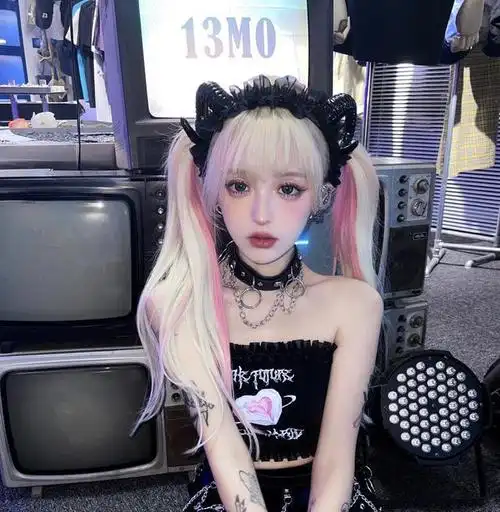 机智张回应整容质疑,直播间做猪鼻子,用力太猛鼻尖都