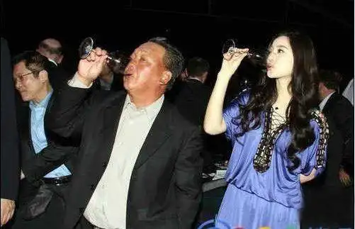 女星陪酒价目表曝光 志玲比冰冰周迅高