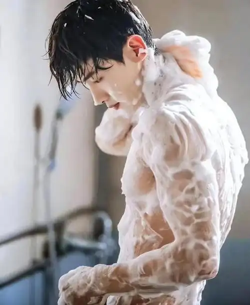 男星身材没料还敢脱:白斩鸡,道具型男,真腱子肉,差距一目了然