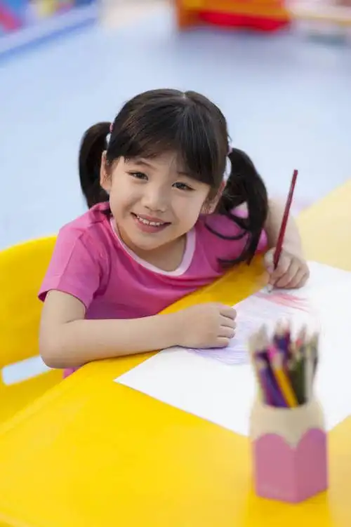 中国,写字,学习,图片,书桌,小孩,小女孩,背景墙,铅笔,教室,放松,可爱