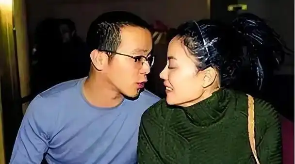 同是窦唯的基因把王菲的女儿和高原的女儿一对比差距就出来了