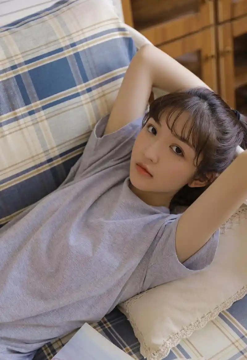 网红甜美美女白嫩私房写真照