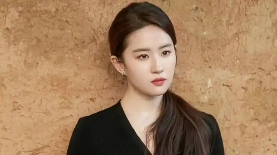 露水红颜刘亦菲镜头特写,神仙姐姐的颜值一直被模仿,从未被超越