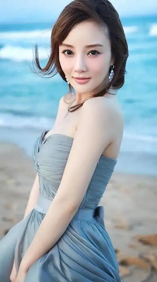 没想到,"做头发"事件才过去6年,李小璐就以"这种姿态"出现